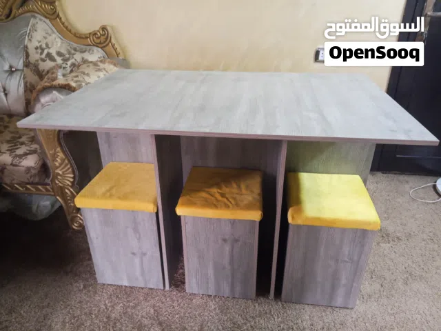 طاولة سفره للبيع ..استخدام اقل من شهر ..الطاوله بحاله ممتازه ...6 مقاعد...80*120