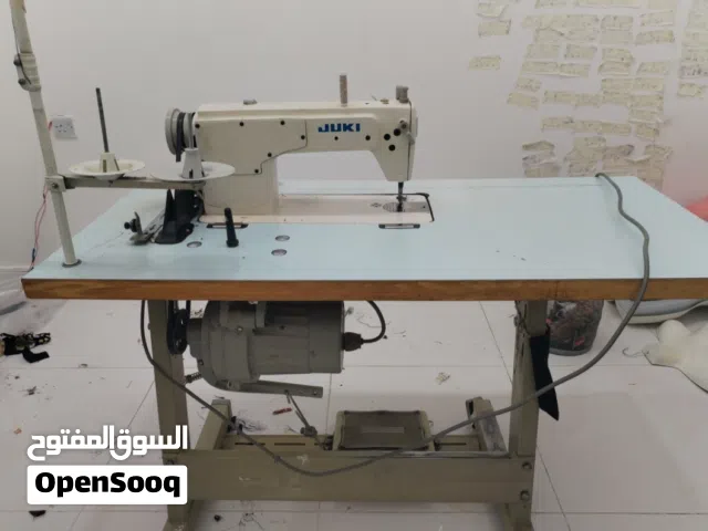 1-ماكينة خياطة نسائية نوع (JUKI) 2-ماكينة الهدوب 3-ماكينة كبس ازرار 4- مجموعة خيوط