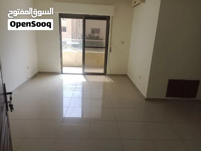 شقة للبيع مساحة 90م بموقع حيوي و مخدوم جدا بضاحية الرشيد خلف الجامعة بناية عائلات هادئة
