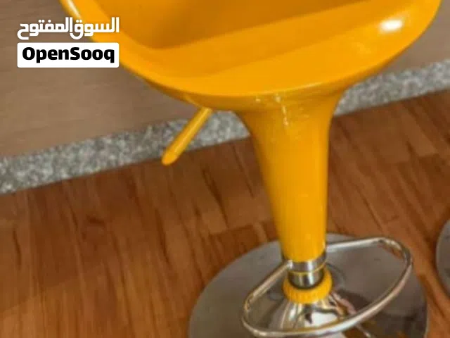 كرسي بار شبه مستعمل بحال جديد.