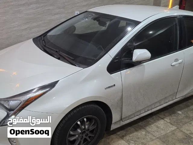 2017 تويوتا بريوس Prius C