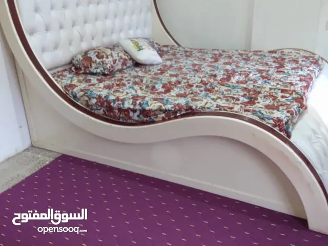 سرير مستعمل شهر واحد البيع للحاجه السعر 120 الف عمله قديم