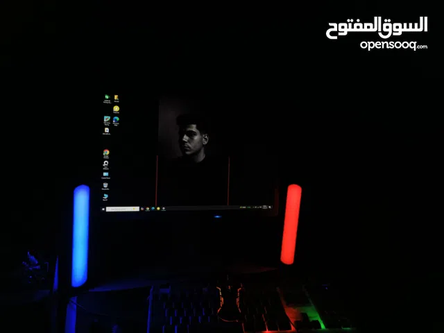 شاشة كمبيوتر فوجيستو بحاله ممتازه جدا