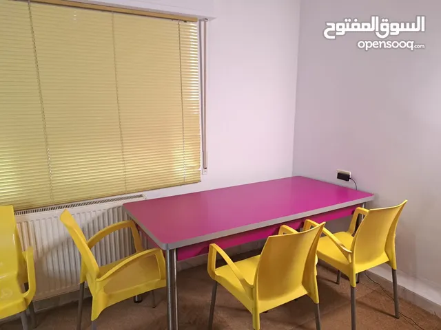 للبيع طاولتين بحالة ممتازة بسعر مغري