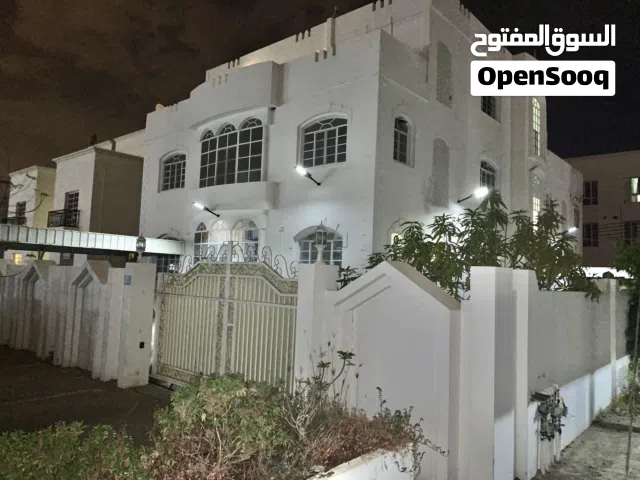 بناية في العذيبة من المالك مباشرةً