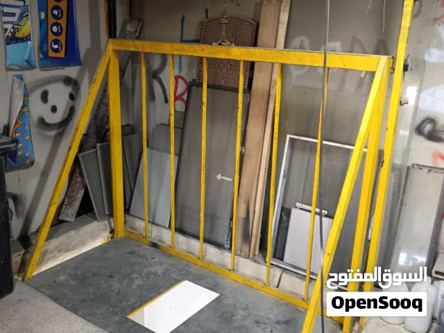 مصعد كهربائي 1 فاز يحمل وزن 1 طون بحالة الوكاله بسعر مغري