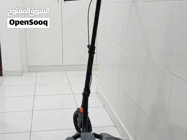 سكوتر هوائي جديد مفتوح جديد استعمال داخل البيت لون اسود ممتاز كانه جديد ماركه جيده