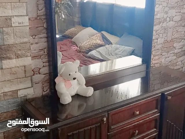 تخت مزوج بوكس خشب لاتيه و2 كوميدينه و تسريحه