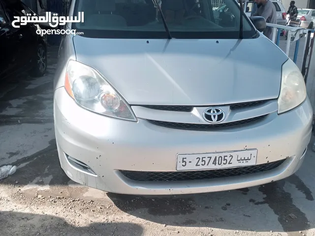 Used Toyota Sienna in Nalut