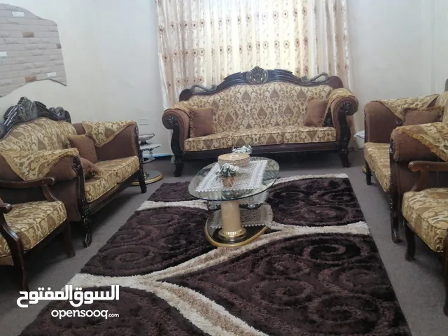 غرفة ضيوف بحال الجديد فخمة جدا ونظيفة وكله نظيف فيها ماشاءالله
