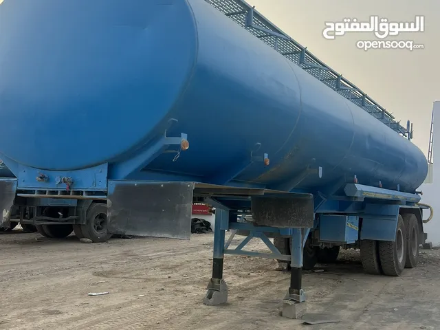 للبيع صهريج مياه أزرق 8000 جالون 2002 أطلس