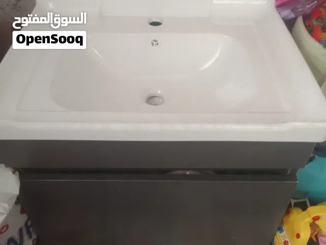 مغسلة مع خزانة مع مراية مظيئة