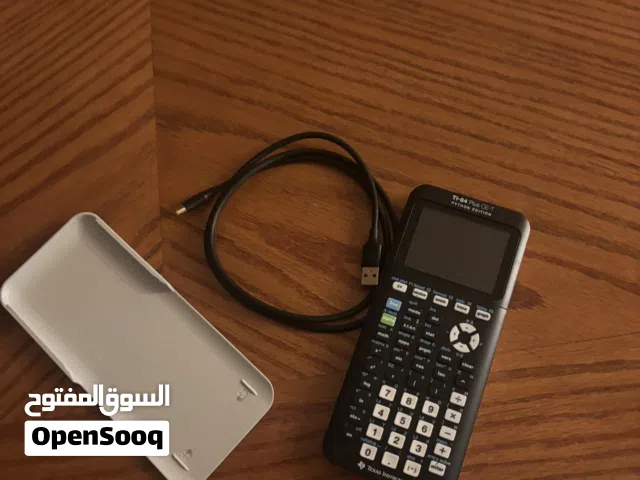 Ti 84 plus cet (texas) اله حاسبه مناسبه للرياضيات بجوده ممتازة و كل اشب فيها زابط