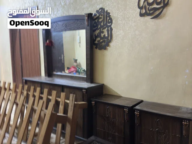 هياكل غرفة نوم + طاولتين مع جوارير + مراية كبيرة + رأس سرير