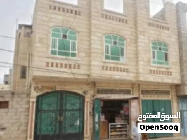 العماره في 6 لبن الا ربع حر معمد شارع 12 وشارع 6 من الخلف تتكون من فتحتين وقراش سياره وشقتين والد