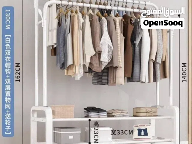 ستاند ملابس معدن يحتوي على علاقات ورفوف لتنظيم الملابس مع علاقات جانبية  الحجم الجامبو