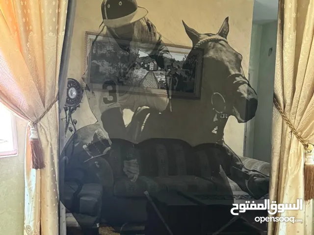 لوحة زجاجيه فاخرة شبه جديد للبيع