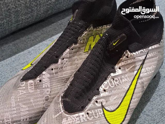 حذاء كرة نايك