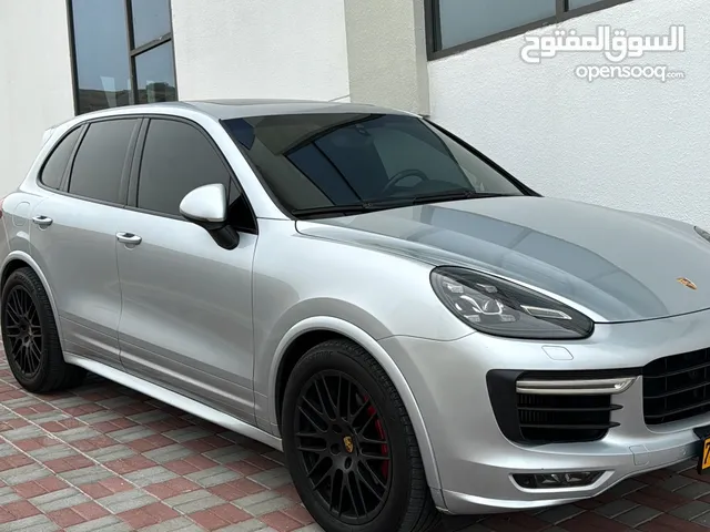 New Porsche Cayenne in Muscat