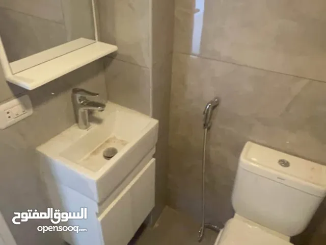 شقة للبيع طريق الجديدة أبو شاكر غرفة نوم ، صالون ، مطبخ ، حمام ، بلكون مطل كاشف ، بناء متوسط 65 مت