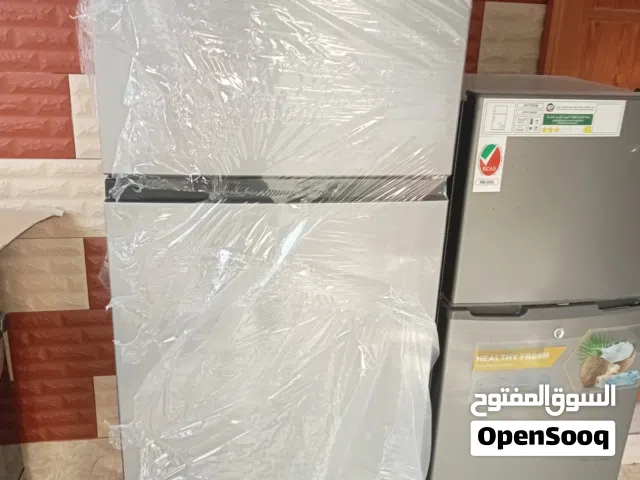 ثلاجة نضيفة مستخدمه قليل قمت النضافة