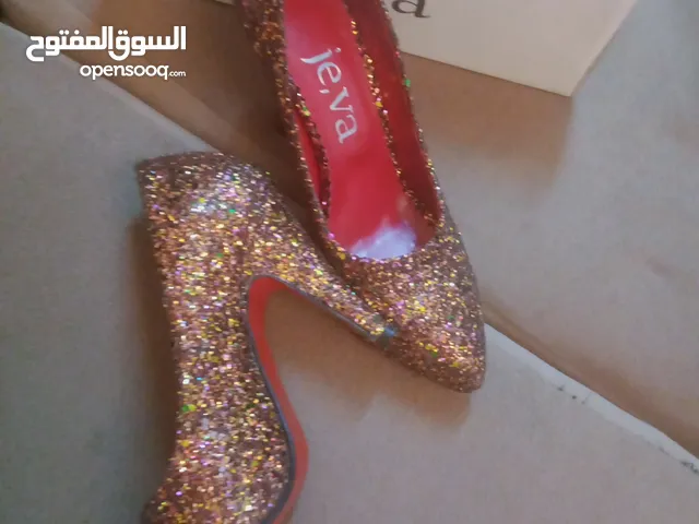 هيلز سواريه مقاس 39 استعمال مره واحده فقط بحالة الجديد