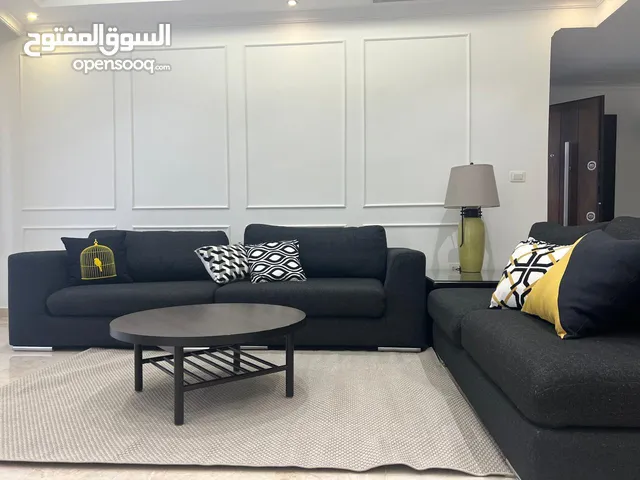 شقه مفروشه للايجار فاخره جدا في الدوار الرابع للايجار سنوي فقط
