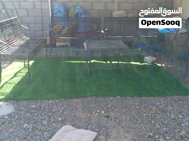 4 كراسي ومع الطاوله