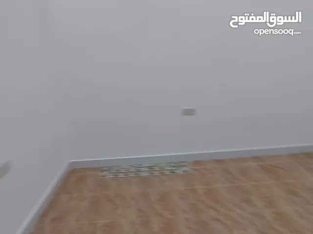 للايجار فيلا صغيرة نصف مع المكيفات شامل الكهرباء والماء