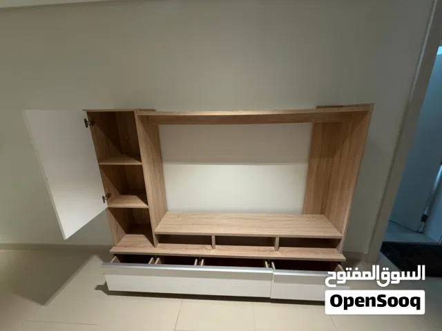 طاوله تلفزيون مقاس 200×160×40 نظيفه بدون كسور بسعر 15 دينار