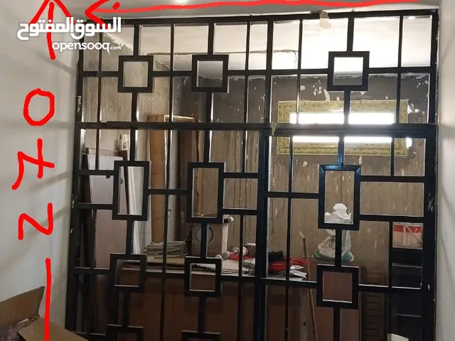 للبيع باب ديكور حديد (جديد تمامًا) دهان الكترو استاتك مزود بباب متحرك علي عجل