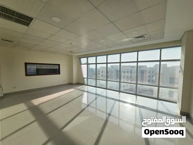 للإيجار مكتب تجاري بمنطقة السيف 150 متر في مبنى راقي مع سهولة مواقف السيارات