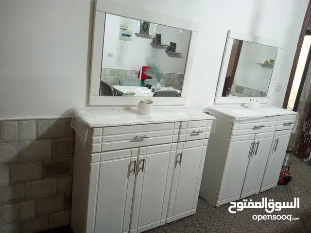 طاولات اخذية
