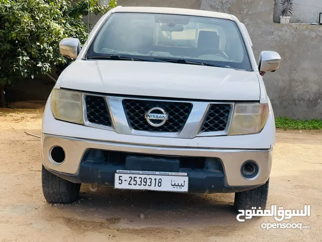 Nissan Navara SE in Tripoli