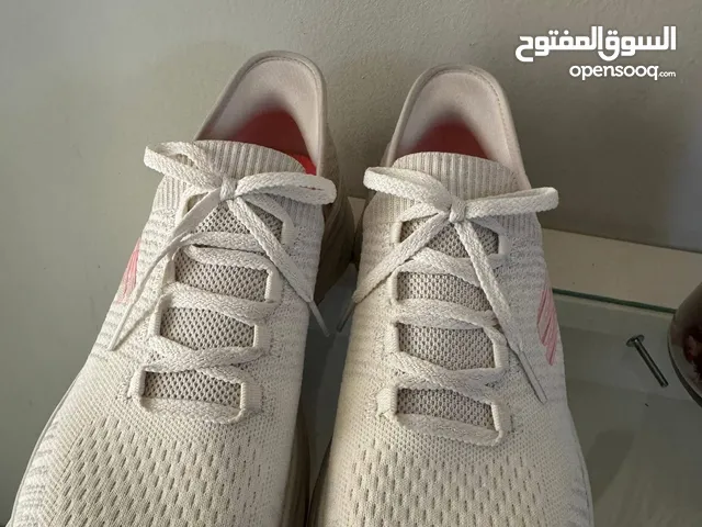 Sketchers size 39 سكتشرز