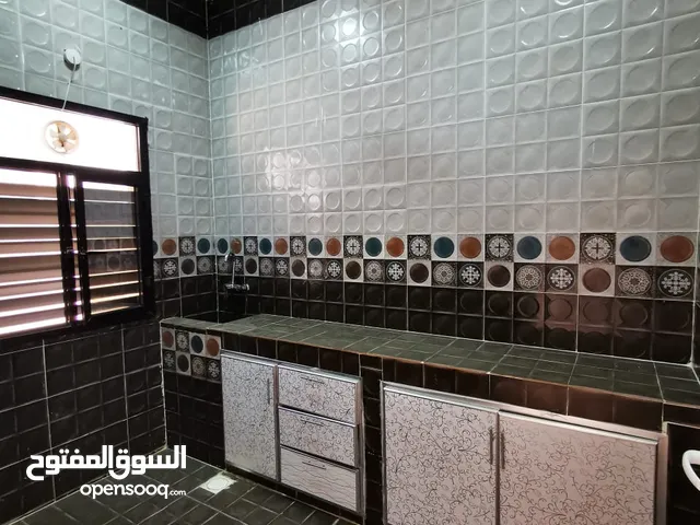 غرفه مع مطبخ ودورة مياه Room with kitchen and toilet for rent
