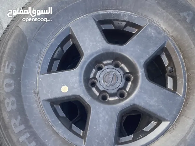 للبيع اطارات مع جنوط نيسان