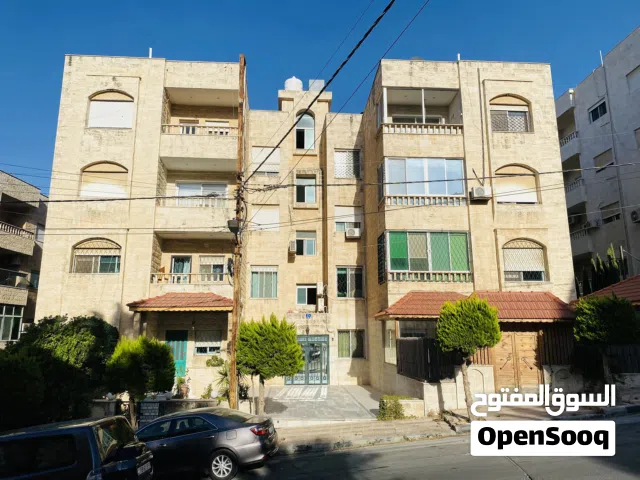 *المشاهدة مجانية: للإيجار السنوي شقة فارغة أرضية مع حديقة خلفية في دير غبار 3 غرف نوم.