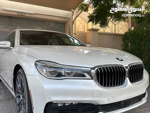 BMW 750i xDrive Carbon Core