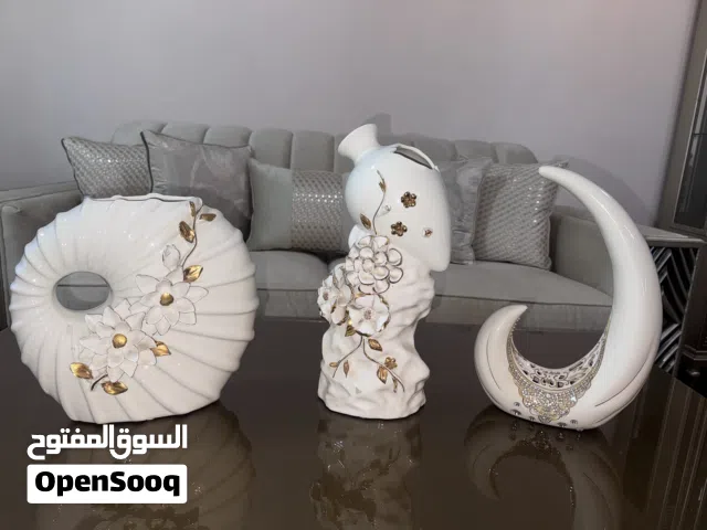 للبيع تحف ومزهريات منزلية أنيقة