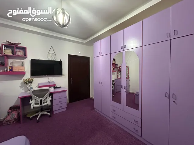 غرفة نوم بنات لون زهري وبنفسجي