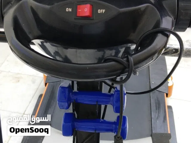 جهاز جري + جبلي يتحمل وزن150 استعمال قليل اخو الجديد شاشة تحدد السرعة الوقت الكلوري والنبض قابل للطي