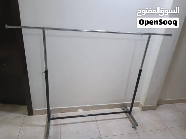 ستاند بحالة جيدة ومركب كامل