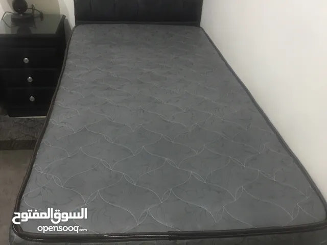 تخت مفرد مع فرشته للبيع (جديد غير مستعمل)