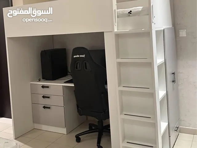 مكتب مع سرير للنوم