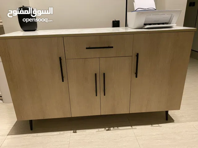 بوفيه خشب ورخام بتصميم عصري جديد – الطائف