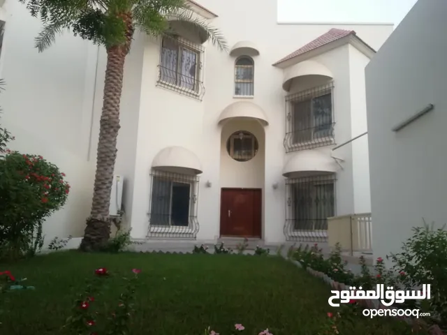 800m2 5 Bedrooms Villa for Rent in Central Governorate Tubli