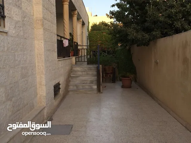 450m2 3 Bedrooms Townhouse for Sale in Amman Al Muqabalain