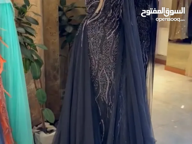 فستان شك زواج لون اسود وبنفسجي استعمال نظيف جدا a black wedding dress