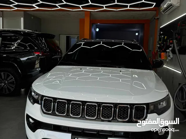 جيب كومباس لمتد 23 بانوراما لون ابيض قمارة سوداء